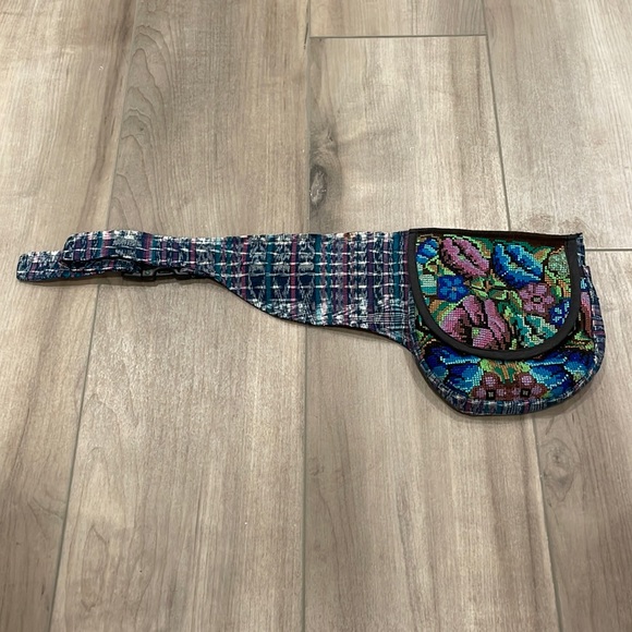 Adorable adjustable Belt Bag!! Excellent Condition - Picture 1 of 8